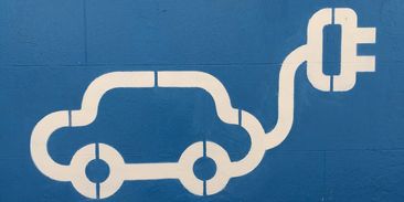 Elektromobily vyhrály. Poprvé jsou prodávanější než klasická auta