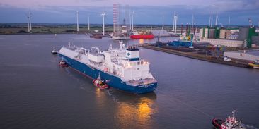 LNG terminál v nizozemském Eemshavenu slaví rok. Přijelo do něj 21 lodí s plynem určeným pro Česko