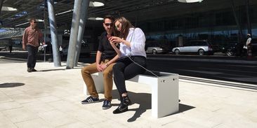 Posaďte se u nás aneb 7 chytrých solárních laviček do města