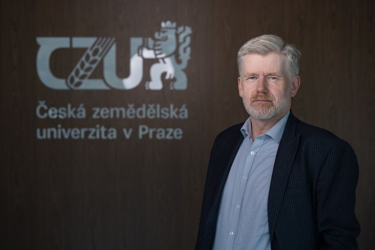 Profesor Petr Sklenička.