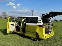 Recenze elektrotransportéru od VW: rodinný sympaťák ID. Buzz je auto na velké výlety