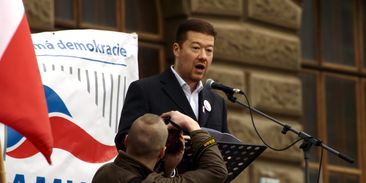 Vládním speciálem na Slovensko? Okamura sliboval šetření a sám rozhazuje