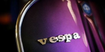 Kultovní Vespa pojede na elektřinu. Už v říjnu