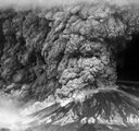 45 let od katastrofy: Erupce Mount St. Helens pohřbila vše živé ve vzdálenosti desítek kilometrů
