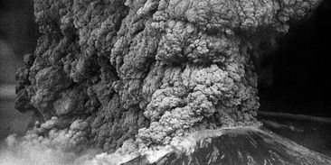 45 let od katastrofy: Erupce Mount St. Helens pohřbila vše živé ve vzdálenosti desítek kilometrů