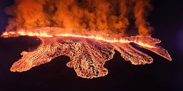 Na Islandu se objevilo ohnivé tornádo. Grindavik čelí další erupci