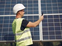 Správná příprava fotovoltaiky před sezónou může její výkon navýšit až o deset procent