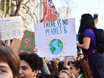 Někteří senátoři popírají vážnost klimatické krize, soudy ale stojí za vědeckými důkazy