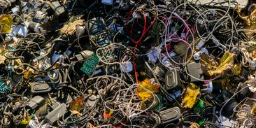 Jak naložit s elektroodpadem. Váš šuplík hanby je možná plný kritických surovin