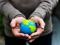 Jen zlomek klimatických politik opravdu funguje. Osamocené zákazy nebo dotace nestačí, zjistili vědci