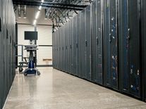 Baterie při blackoutu zachránily fabriky, nemocnice i lednice běžných domácností