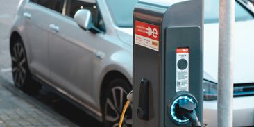 Elektromobily na roztrhání: podnikatelé vyčerpali miliardy v rekordním čase