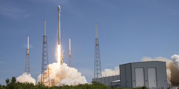 SpaceX vypustí na oběžnou dráhu satelit SatRev s perovskity Saule Technologies