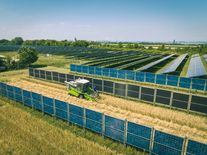 Vídeň „pěstuje“ solární energii přímo na obilném poli