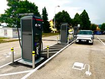 Češi nabíjejí elektroauta jako diví