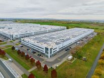 Další solární rekord. Na Moravě vznikly gigantické střešní elektrárny