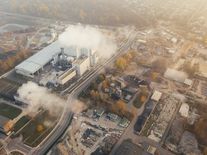 Peníze z emisních povolenek využijeme už pouze na klimatická opatření, rozhodli poslanci v prvním čtení