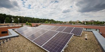 Rekordní zájem o domácí fotovoltaiku: ČEZ Prodej loni dodal přes 4 tisíce střešních solárních elektráren. Zákazníci chtějí i baterie a tepelná čerpadla