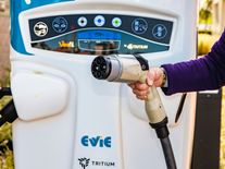 Pět elektromobilů, které stojí za to. Nabídka ojetin se zvyšuje, stejně jako ceny nafty