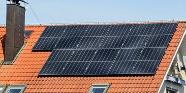 Někteří majitelé fotovoltaiky za svou výrobu musí zaplatit daně. Patříte mezi ně?