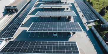Do Česka se vrací velké solární elektrárny. Rostou na střechách i brownfieldech