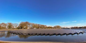 Solární ostrovy nebo dálniční stěny pomáhají proměnit nizozemskou energetiku