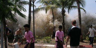 Přichází vlna tsunami, evakuovat se musí miliony lidí