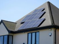 Sdílíte elektřinu? Zkontrolujte si smlouvu, od 1. srpna můžete platit pokuty