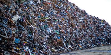Třídit odpad neznamená recyklovat. Ze žlutých kontejnerů se znovu využije jen čtvrtina plastů