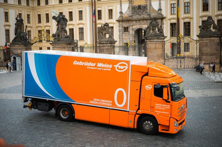Vodíkový náklaďák Hyundai XCIENT Fuel Cell u Pražského hradu