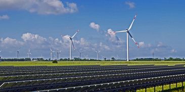 Střední a východní Evropa může do roku 2030 snížit ceny elektřiny o třetinu díky ambicióznějšímu zavedení větrné a solární energie