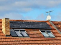 Patnáctiletá záruka na střídače a baterie je zárukou kvalitní domácí fotovoltaiky