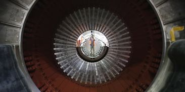 Slabiny uchazečů o výstavbu reaktorů v České republice: zpoždění, zdražení, zrušení projektů