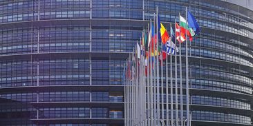 Europoslanci schválili změnu trhu s emisními povolenkami nebo lepší ochranu zranitelných obyvatel