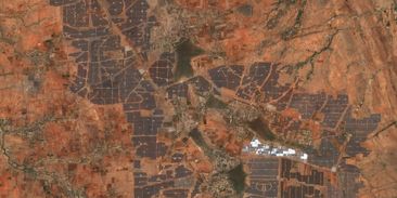 Téměř polovina světové kapacity už patří obnovitelným zdrojům, táhnou hlavně soláry