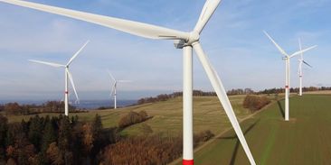 Odpor proti větrníkům už není spontánní ani lokální. Stalo se z něj organizované hnutí