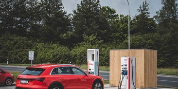 Ultrarychlá nabíječka pro elektromobily nabídne vašemu vozu zelenou energií