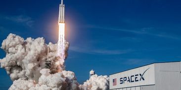 Musk vs. Bezos: kdo se dostane k Marsu jako první?