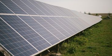 Likvidační kroky vlády proti malým solárním elektrárnám: rodinné firmy volají o pomoc