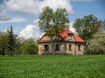 Statisíce „chudých-bohatých“ vlastníků rodinných domů jsou ve finanční pasti