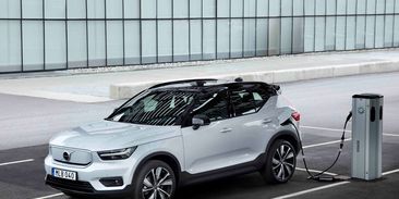 Továrna jako z budoucnosti: Volvo vyrobí elektromobily také pomocí energie slunce a větru