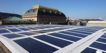 Střešní fotovoltaika v památkové zóně je veřejný zájem, uznal soud