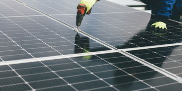 Vysoké platy, jistá práce. Přesto lidé v energetice chybí