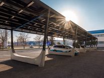 Nejen funkční, ale i hezké. Ze solárních parkovišť jsou moderní designové stavby