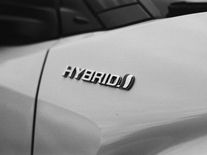 Firemní flotila z hybridů řidiče děsila. První rok přišel nárůst spotřeby