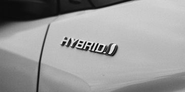 Firemní flotila z hybridů řidiče děsila. První rok přišel nárůst spotřeby