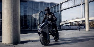 Futuristická motorka s elektrickým pohonem chce změnit svět