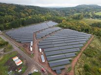 Modernizace starší solární elektrárny: Jak ji udržet životaschopnou i po roce 2030