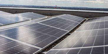 ČEZ ESCO nabízí fotovoltaiku za korunu. Jedna nově vznikla na střeše Komerční banky